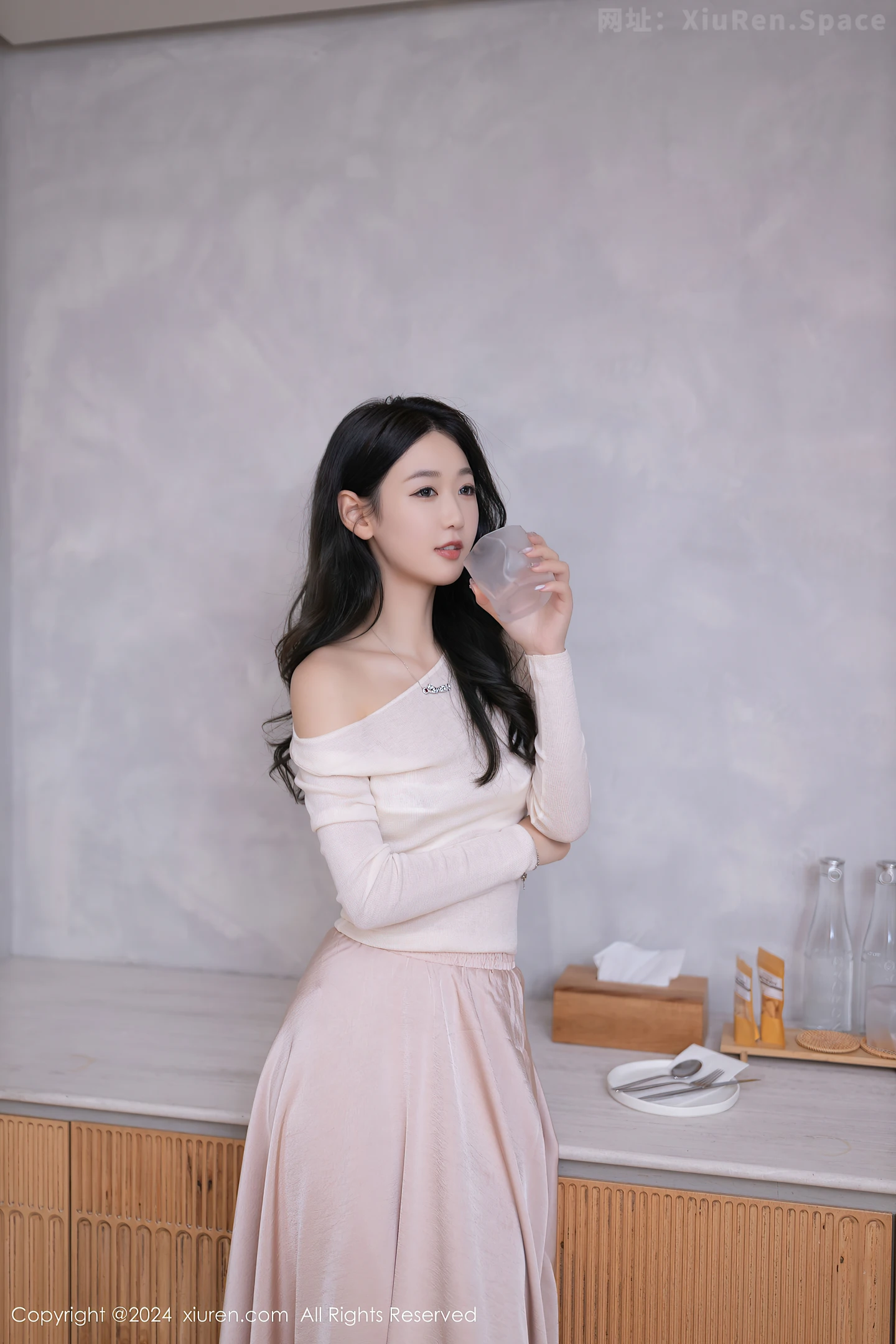 图片[4]-[XiuRen秀人网]VOL.8862 模特唐安琪性感白色蕾丝内衣配开档肉丝秀曼妙身姿撩人诱惑写真80P-秀人网官方网站